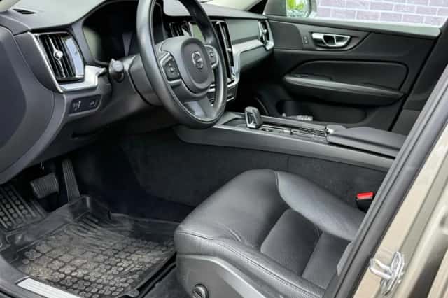 Volvo V60 (2021) thumbnail 4