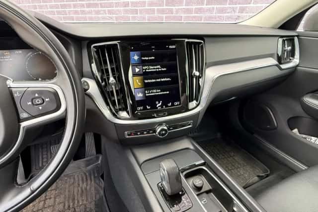 Volvo V60 (2021) thumbnail 5