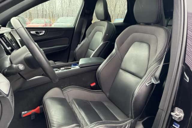 Volvo XC60 (2020) thumbnail 4