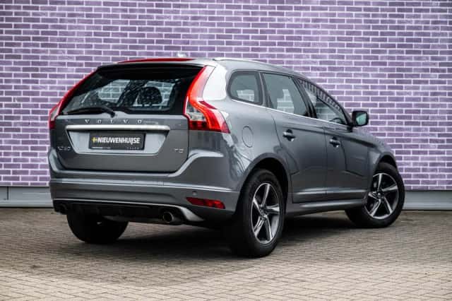 Volvo XC60 (2016) thumbnail 2