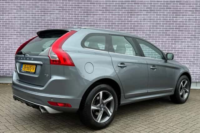 Volvo XC60 (2016) thumbnail 2