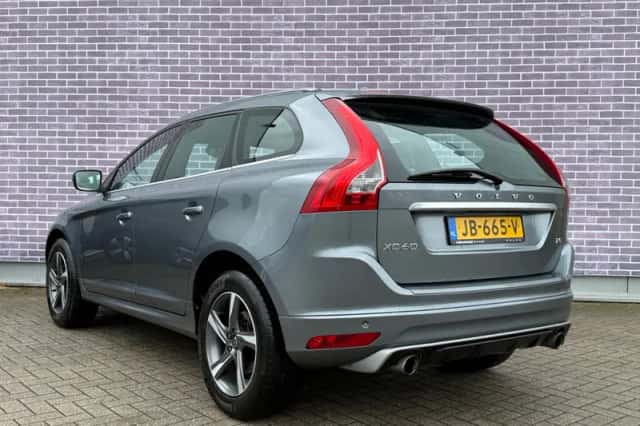 Volvo XC60 (2016) thumbnail 4