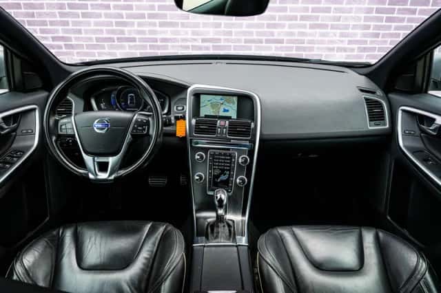 Volvo XC60 (2016) thumbnail 5
