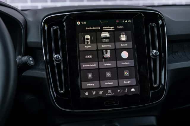 Volvo EX40 (2026) thumbnail 21