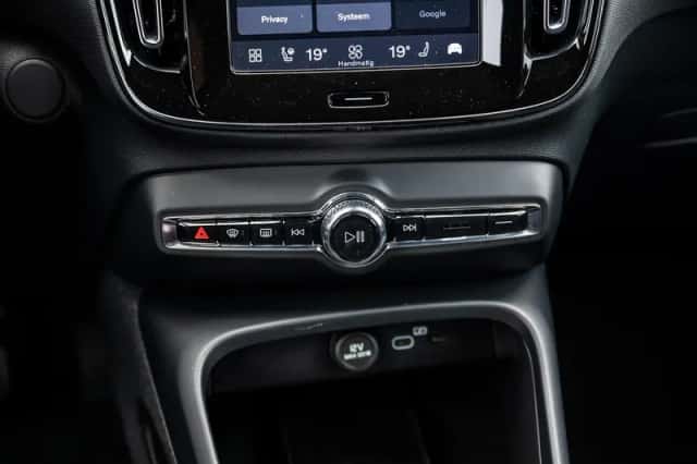 Volvo XC40 (2023) thumbnail 24