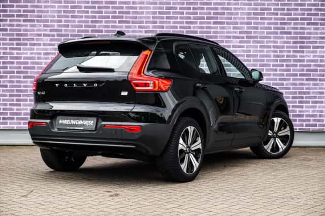 Volvo XC40 (2023) thumbnail 4