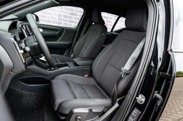 Volvo XC40 (2023) thumbnail 8