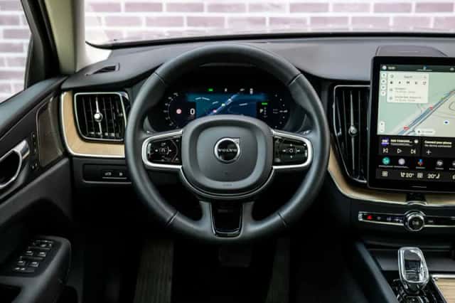 Volvo XC60 (2025) thumbnail 3