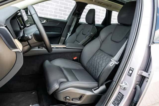 Volvo XC60 (2025) thumbnail 6