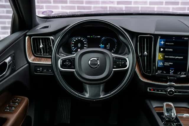 Volvo XC60 (2020) thumbnail 4