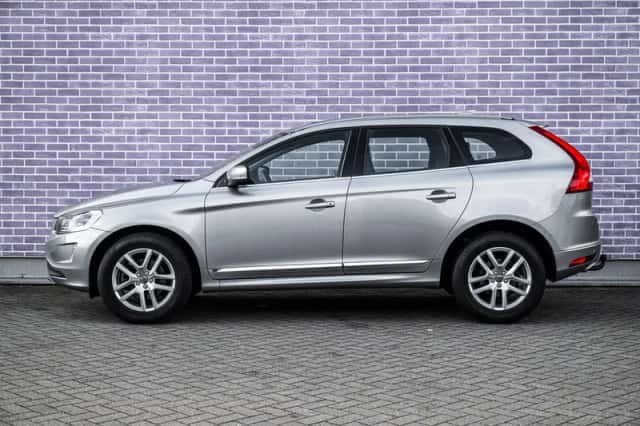 Volvo XC60 (2017) thumbnail 4