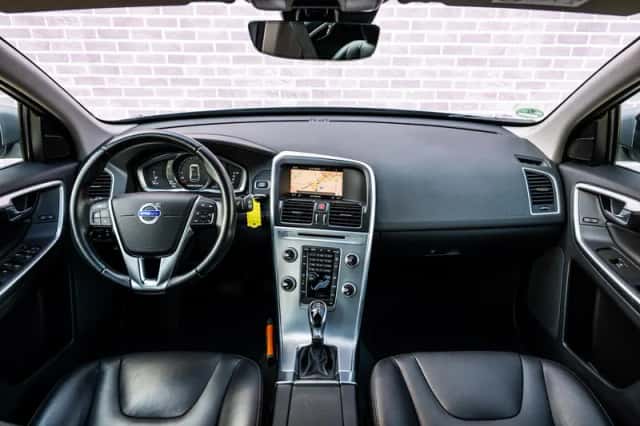 Volvo XC60 (2017) thumbnail 5