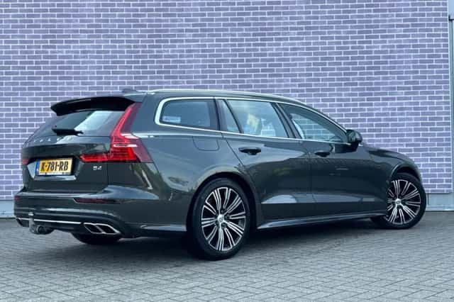 Volvo V60 (2021) thumbnail 2