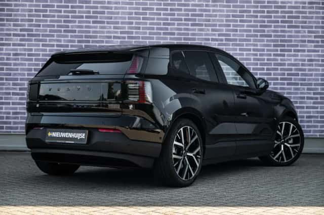 Volvo EX30 (2026) thumbnail 3