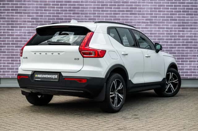 Volvo XC40 (2023) thumbnail 2