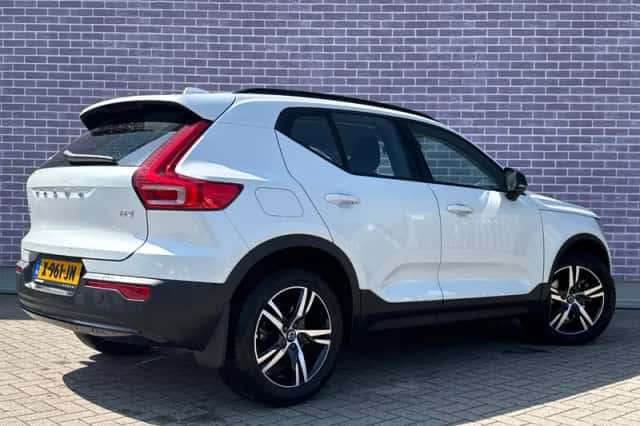 Volvo XC40 (2023) thumbnail 2