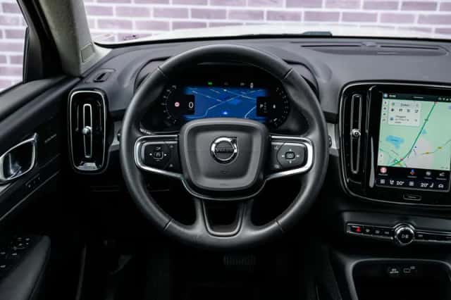 Volvo XC40 (2023) thumbnail 3