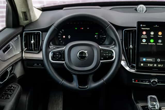 Volvo XC90 (2026) thumbnail 3