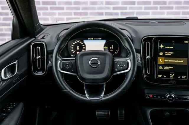 Volvo XC40 (2020) thumbnail 3