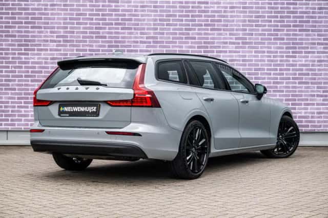 Volvo V60 (2023) thumbnail 2