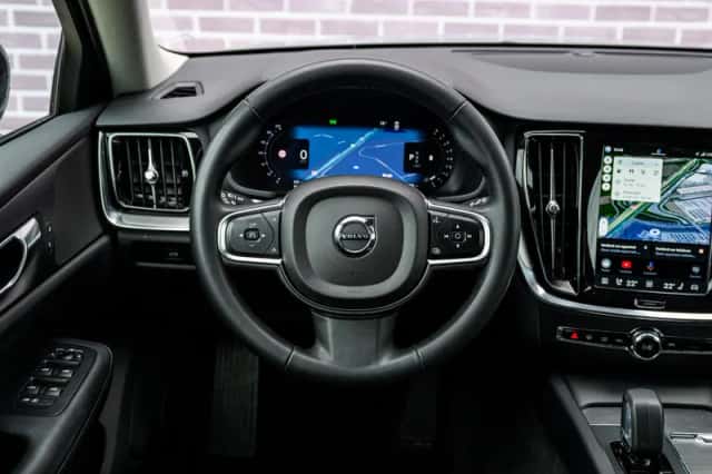 Volvo V60 (2023) thumbnail 3