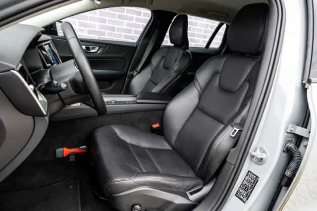 Volvo V60 (2023) thumbnail 6