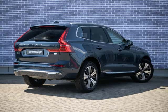 Volvo XC60 (2023) thumbnail 4