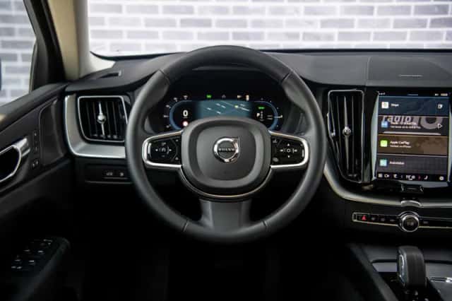 Volvo XC60 (2023) thumbnail 5