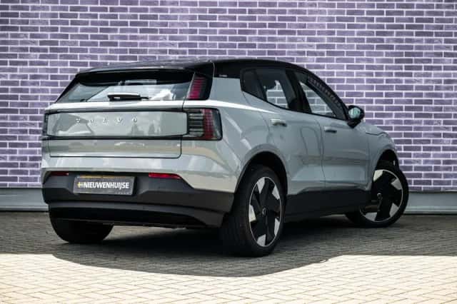 Volvo EX30 (2024) thumbnail 2