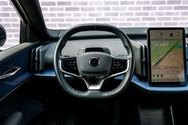 Volvo EX30 (2024) thumbnail 3