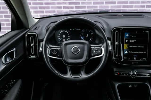 Volvo XC40 (2020) thumbnail 3
