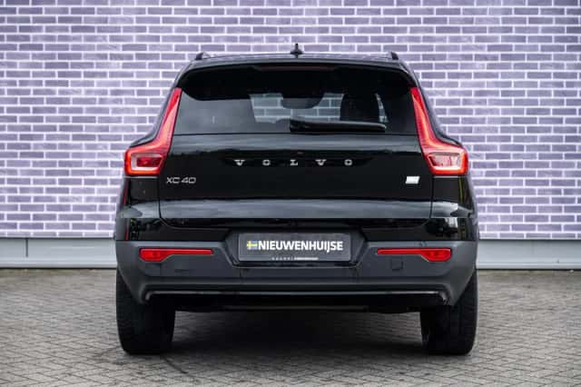 Volvo XC40 (2022) thumbnail 12
