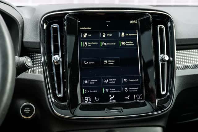 Volvo XC40 (2022) thumbnail 21