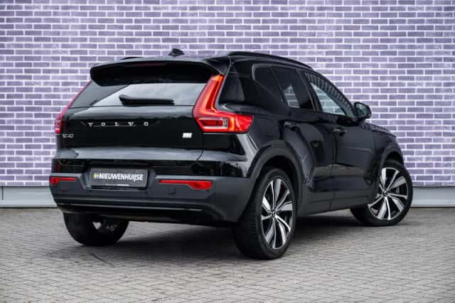Volvo XC40 (2022) thumbnail 4