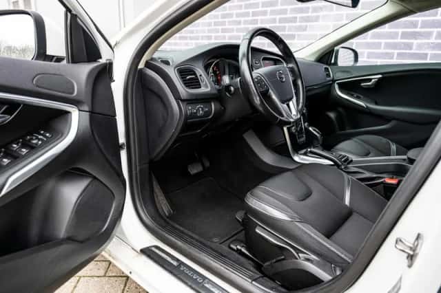 Volvo V40 (2019) thumbnail 18