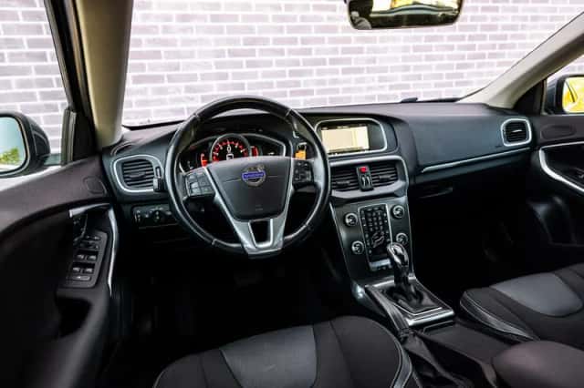 Volvo V40 (2016) thumbnail 12