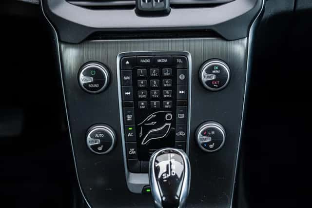 Volvo V40 (2016) thumbnail 15