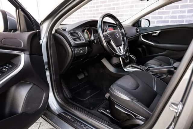 Volvo V40 (2016) thumbnail 18