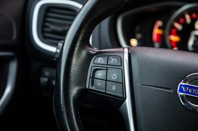 Volvo V40 (2016) thumbnail 24