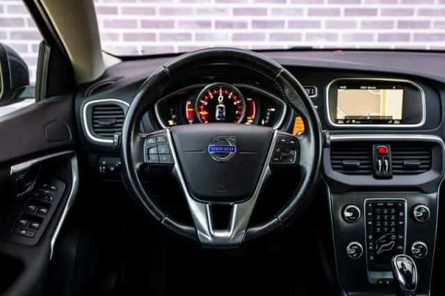 Volvo V40 (2016) thumbnail 5