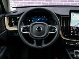 Volvo XC60 (2025) thumbnail 3