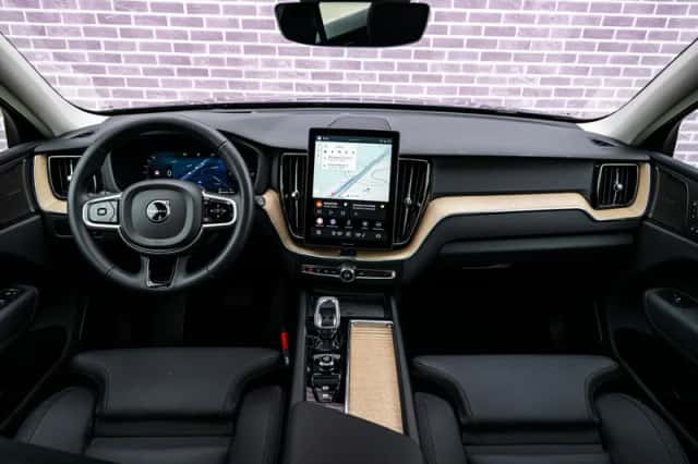 Volvo XC60 (2025) thumbnail 5