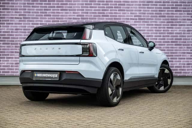 Volvo EX30 (2024) thumbnail 2