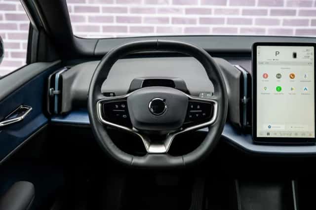 Volvo EX30 (2024) thumbnail 3
