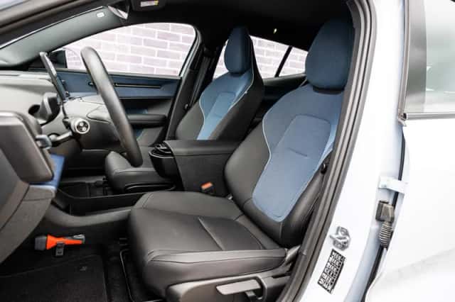 Volvo EX30 (2024) thumbnail 6