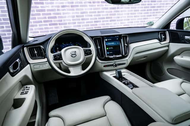 Volvo XC60 (2023) thumbnail 12