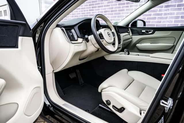 Volvo XC60 (2023) thumbnail 18