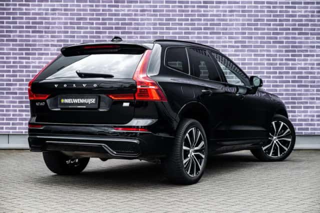 Volvo XC60 (2023) thumbnail 3