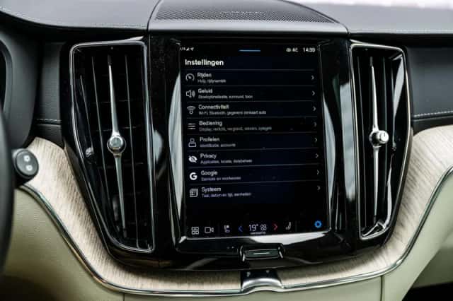 Volvo XC60 (2023) thumbnail 21