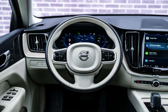 Volvo XC60 (2023) thumbnail 4